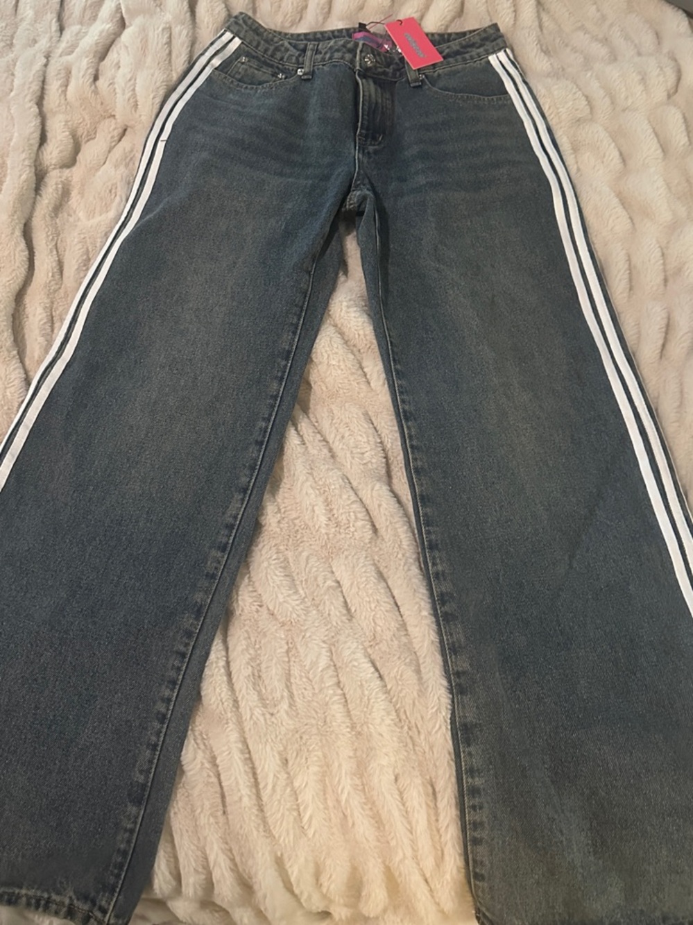 Edikted Wide-Leg Dark Blue Jeans with White Side Stripes
